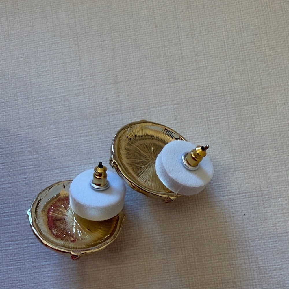 Elegant Gold and Pearl Earrings - Picture 2 of 2